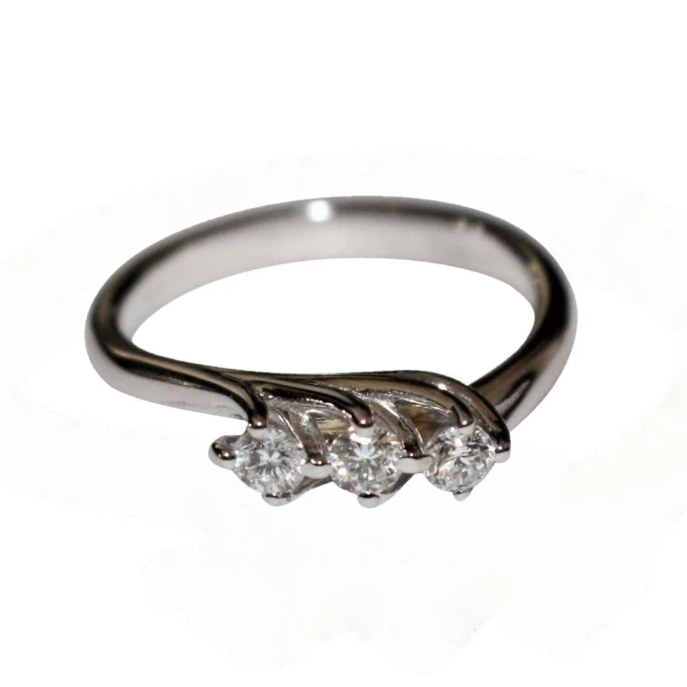 Bague Jarretière en or blanc et diamants