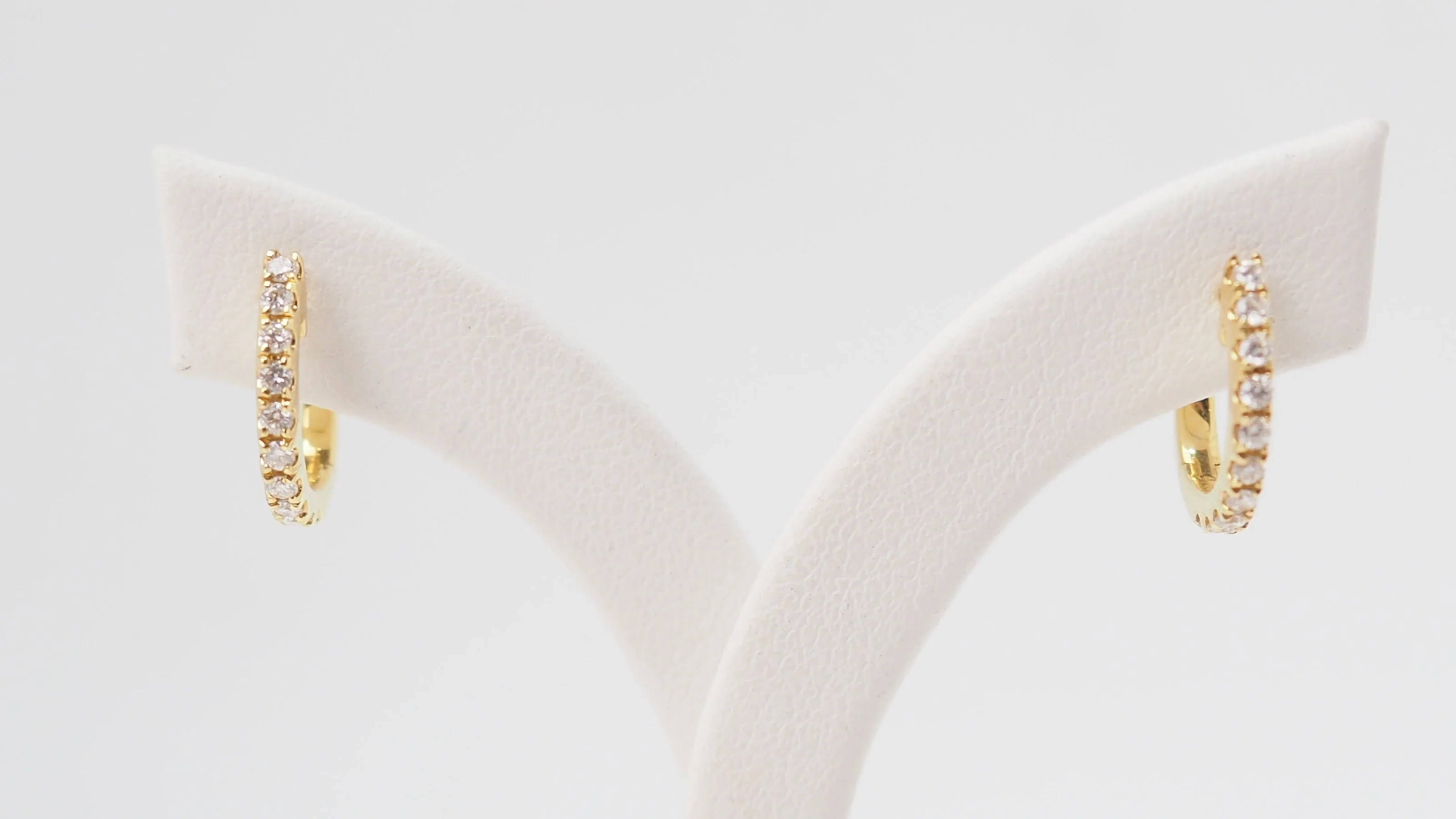 Boucles d'oreilles en or jaune et diamants