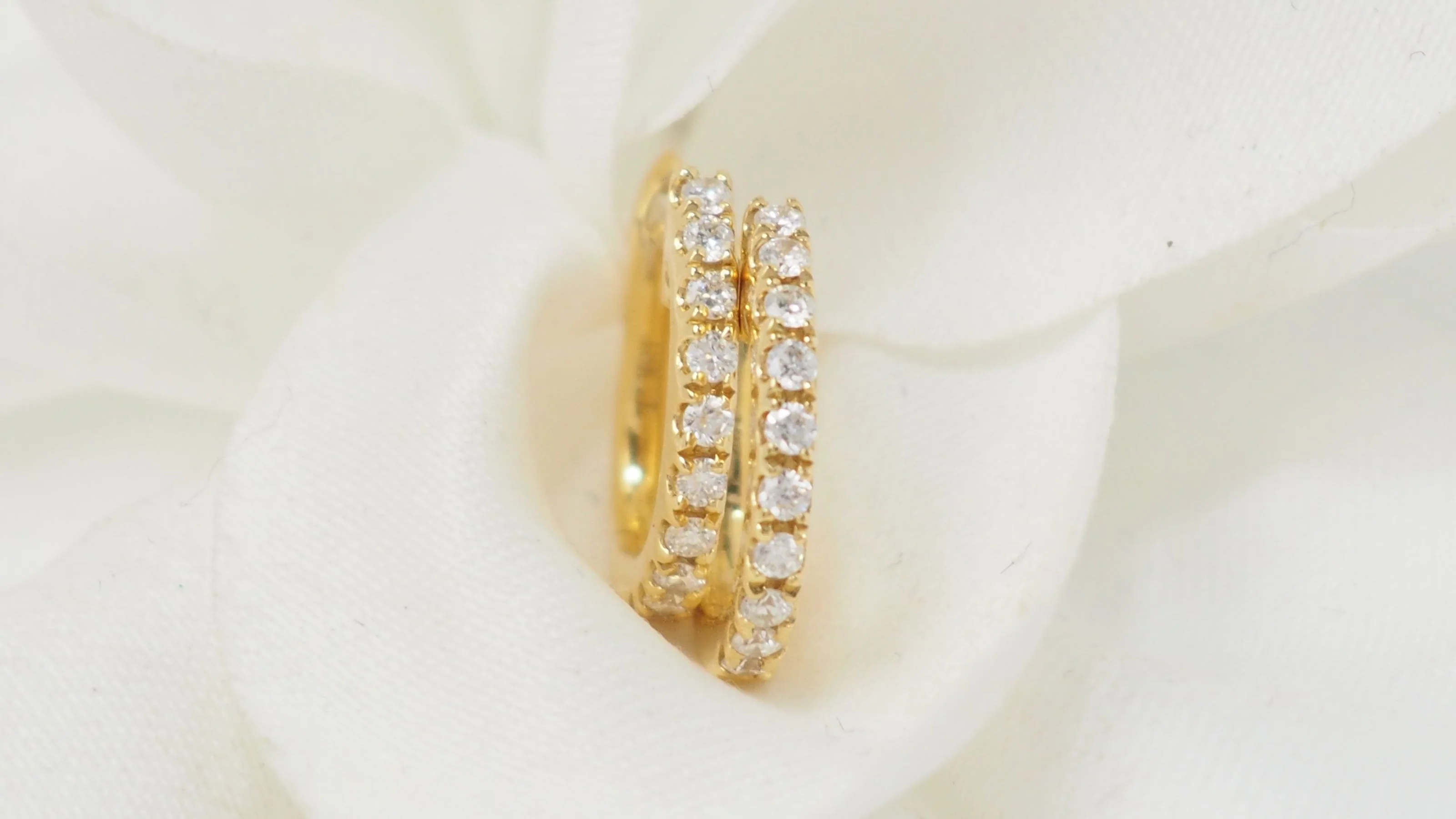 Boucles d'oreilles en or jaune et diamants - Image 6
