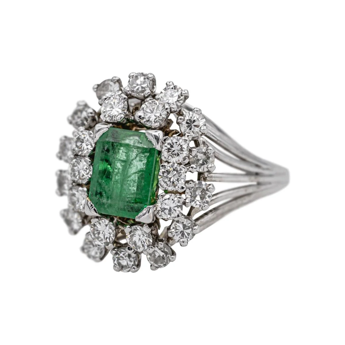 Bague Pompadour en or blanc, platine, émeraude et diamants - Image 3