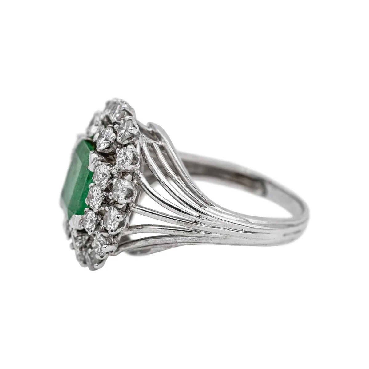 Bague Pompadour en or blanc, platine, émeraude et diamants - Image 4
