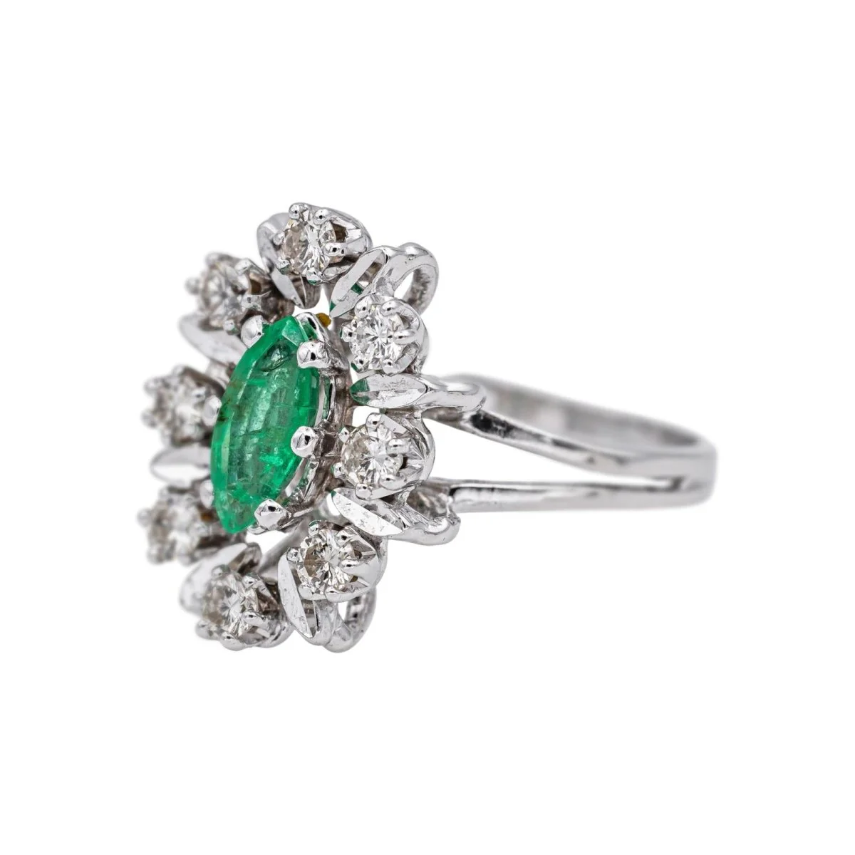 Bague Pompadour en or blanc, émeraude et diamants - Image 3