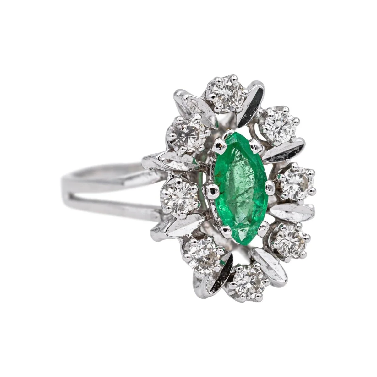 Bague Pompadour en or blanc, émeraude et diamants - Image 6