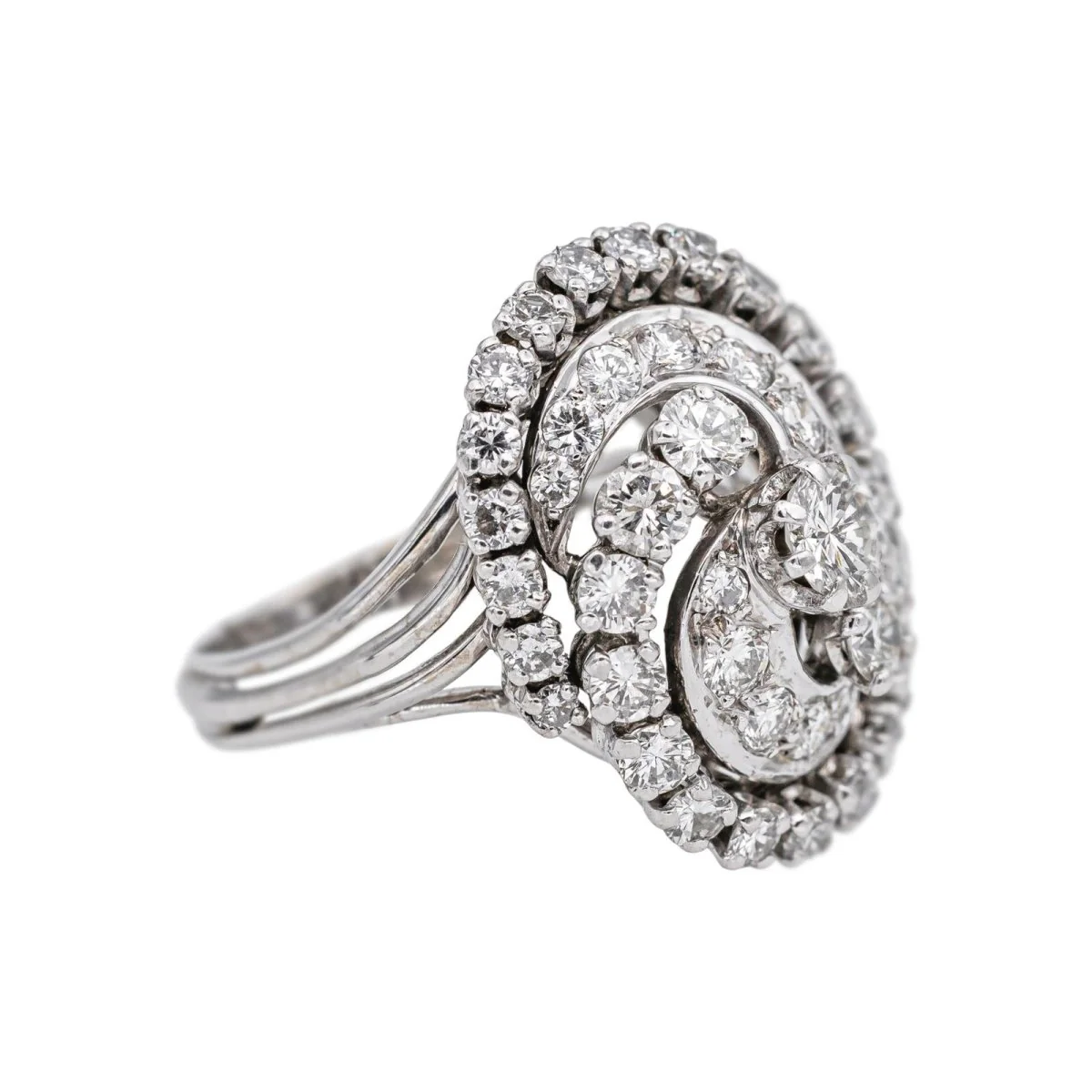 Bague Cocktail en or blanc et diamants - Image 6