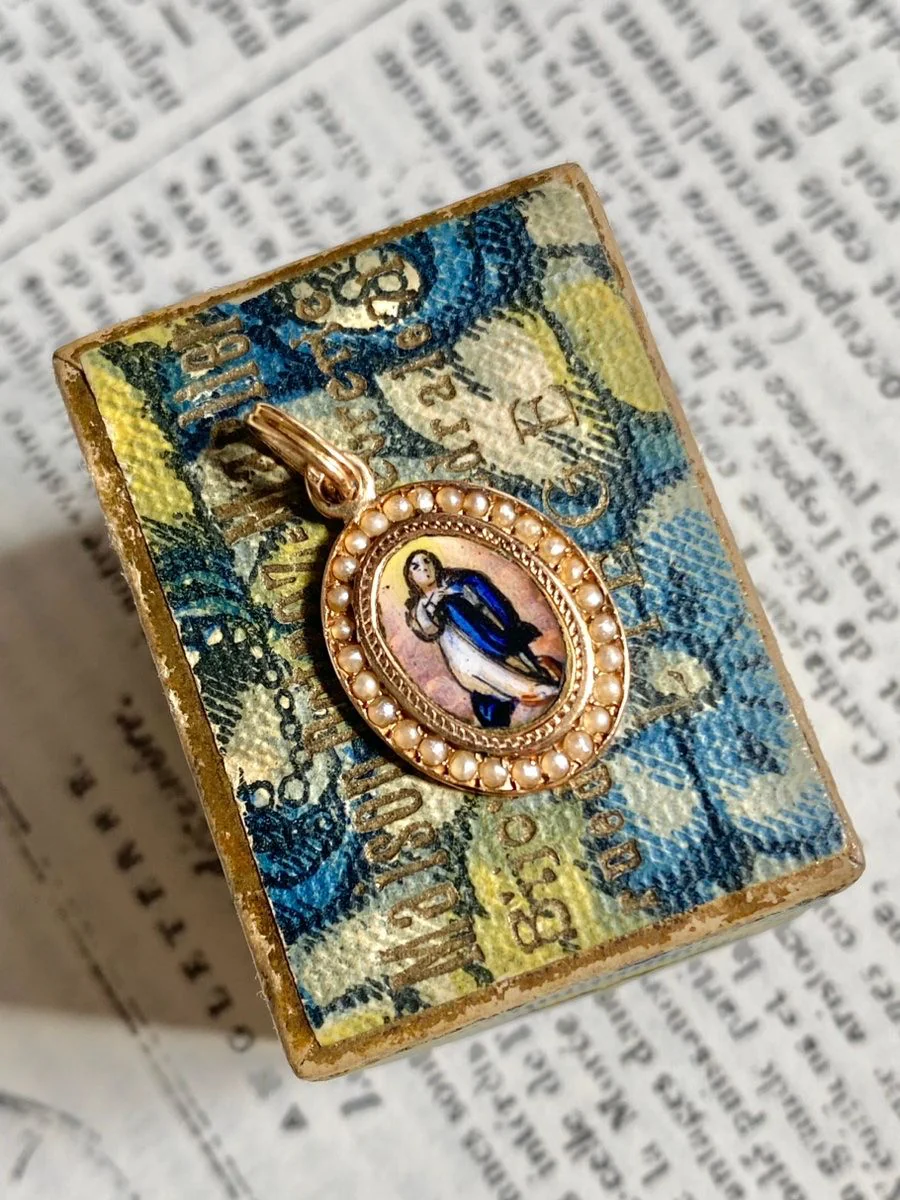 Pendentif Vierge Marie ancien en or jaune 18K émaillé - Image 5