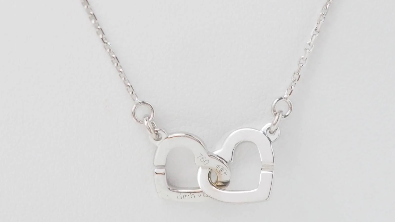 Collier double coeurs Dinh Van en or blanc - Image 4