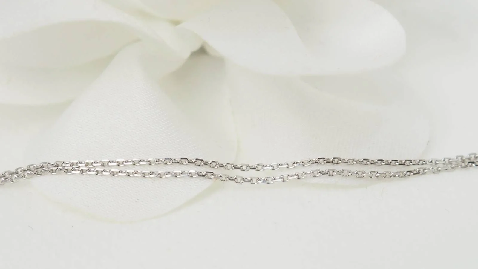 Collier double coeurs Dinh Van en or blanc - Image 6
