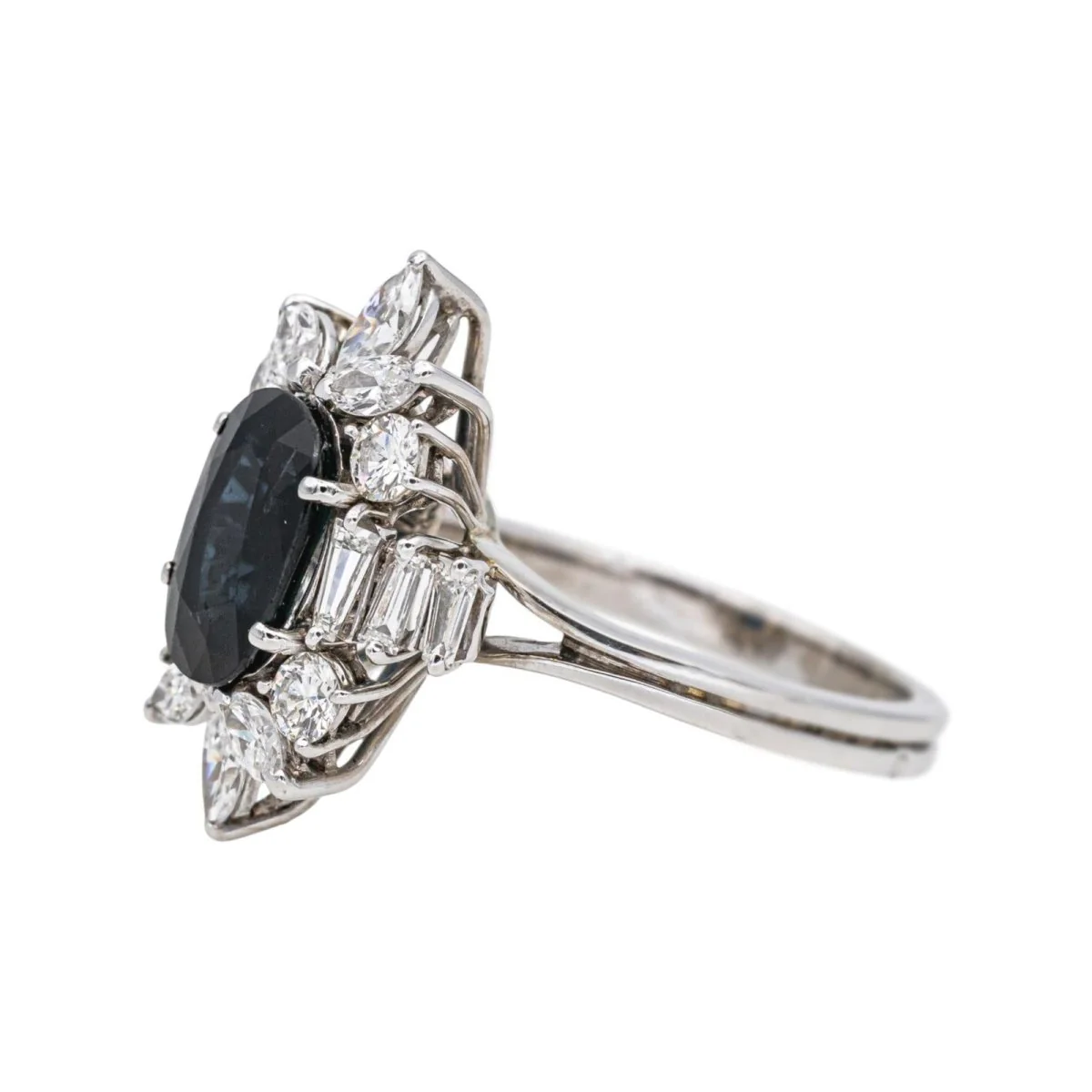 Bague Entourage en or blanc, saphir et diamants - Image 4