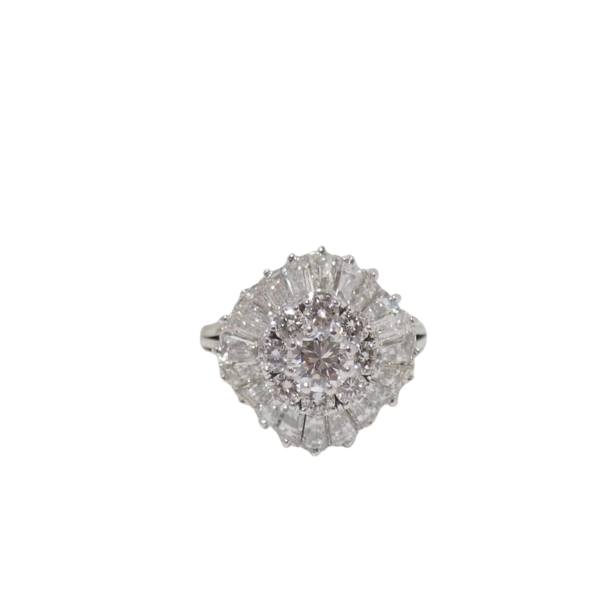 Bague double entourage en or blanc et diamants