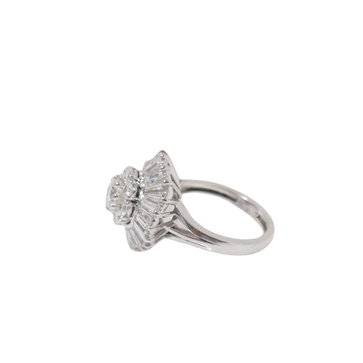 Bague double entourage en or blanc et diamants - Image 5