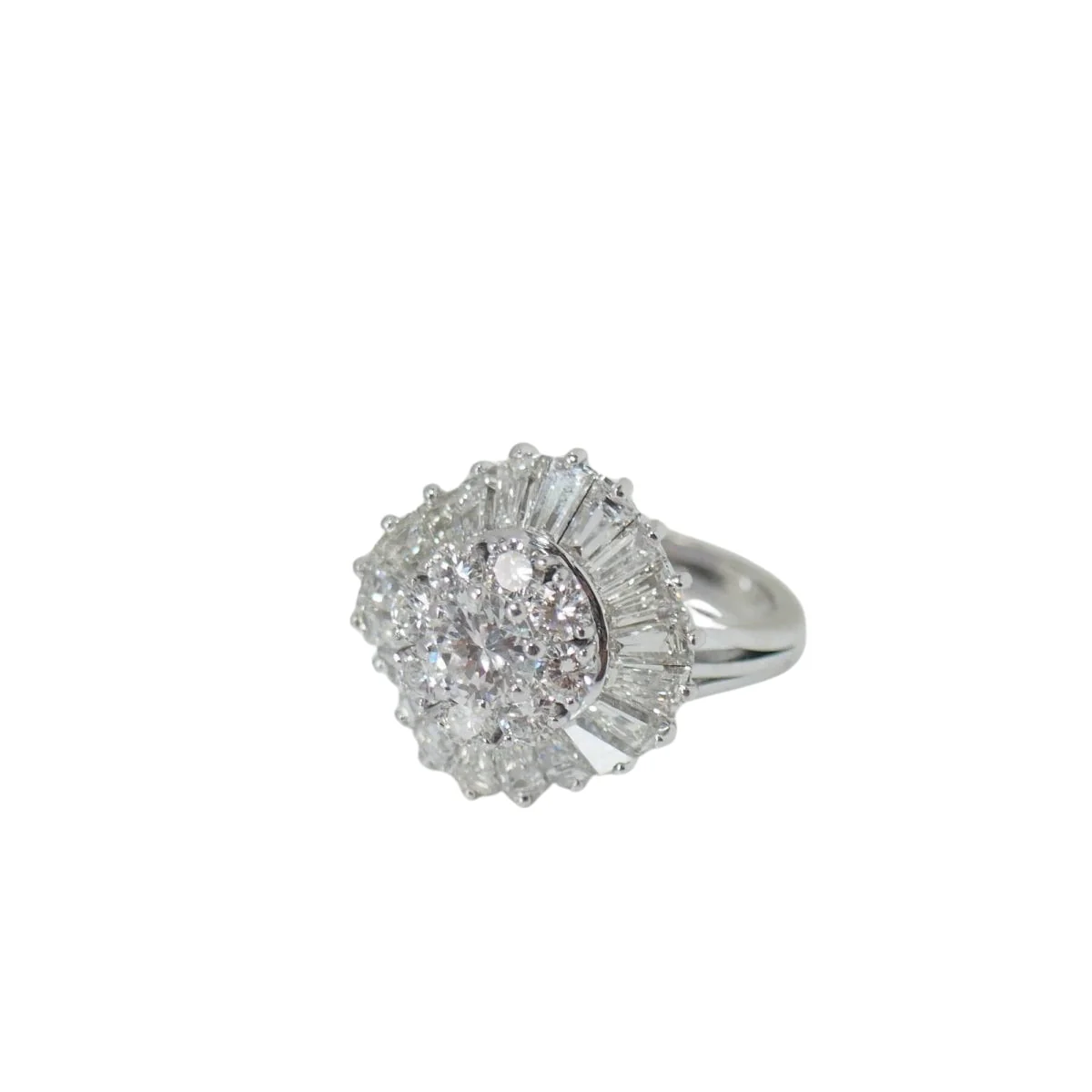 Bague double entourage en or blanc et diamants - Image 6