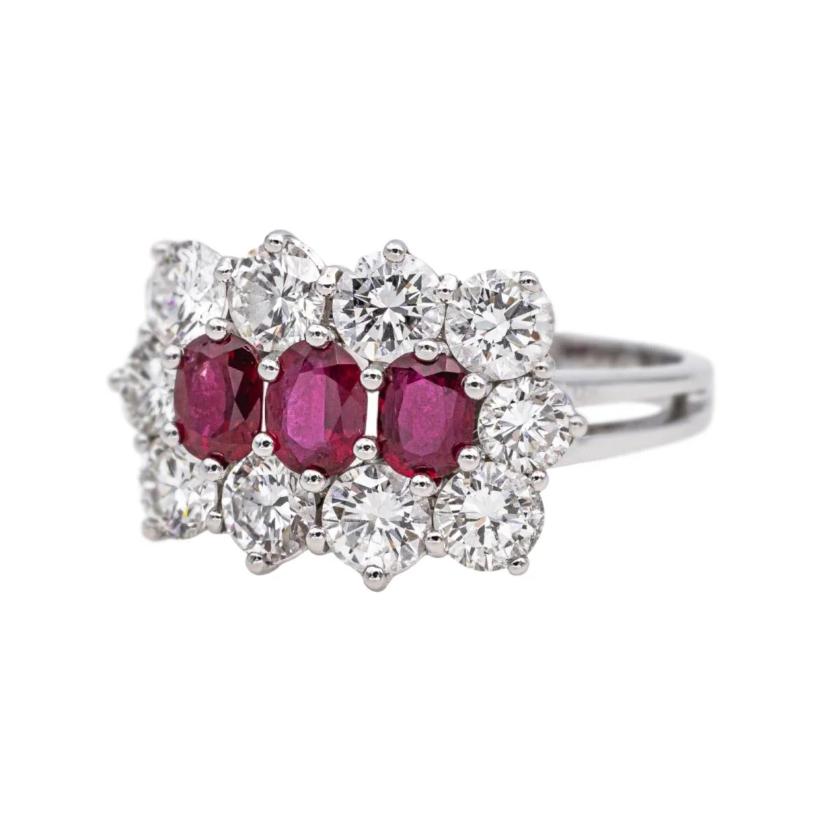 Bague Trilogie en or blanc, rubis et diamants - Image 3