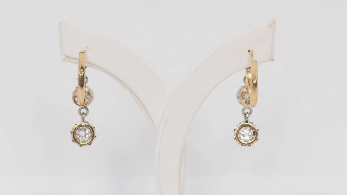 Boucles d'oreilles anciennes en or jaune et diamants - Image 7