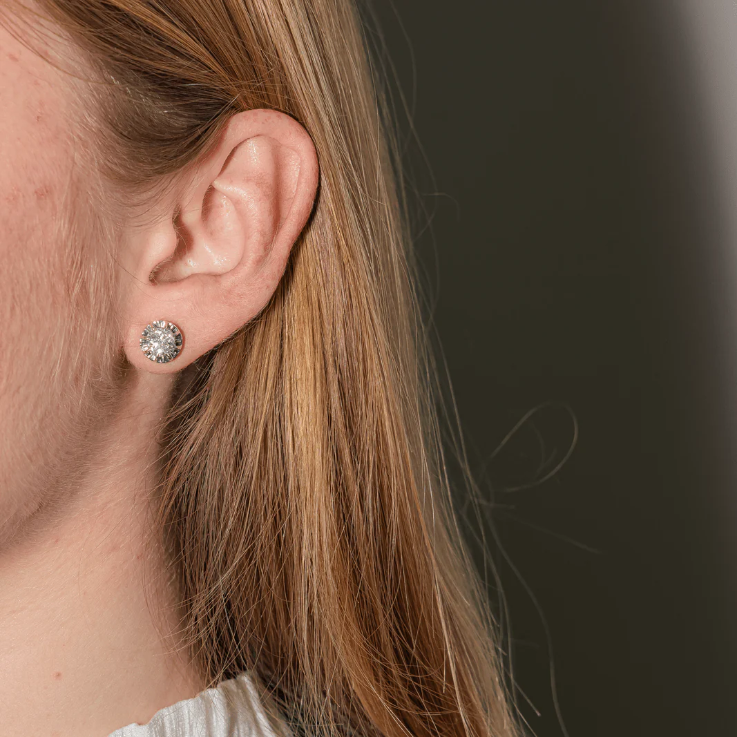 Boucles d'oreilles Puces en or blanc et diamants - Image 2