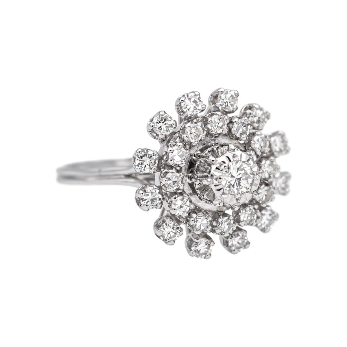 Bague Marguerite en or blanc et diamants - Image 6