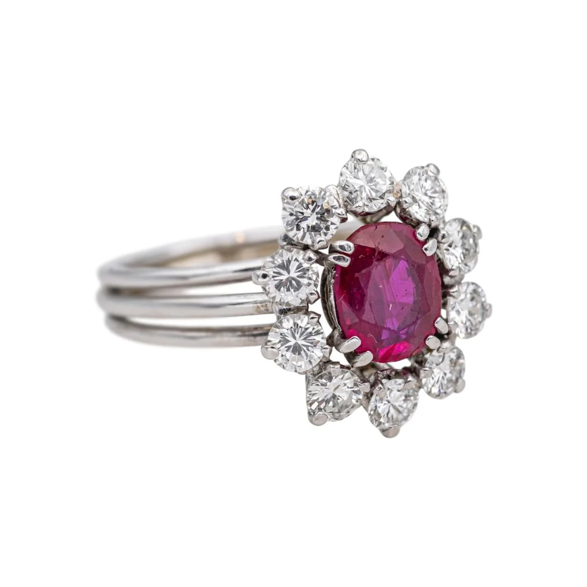 Bague Marguerite en or blanc, platine, rubis et diamants - Image 6