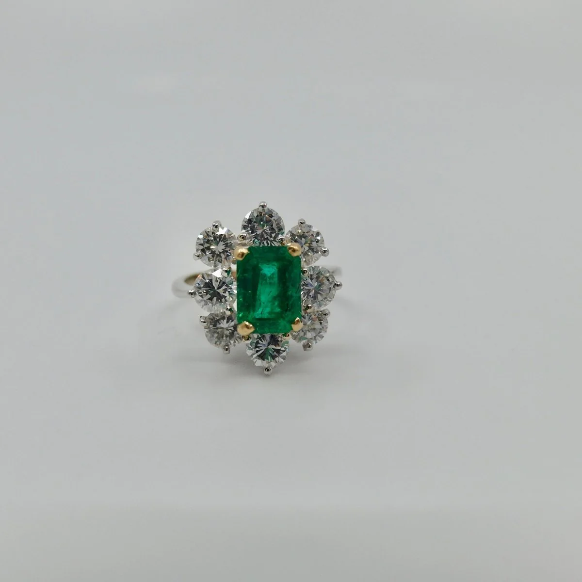 Bague de fiançailles diamants émeraude - Image 2