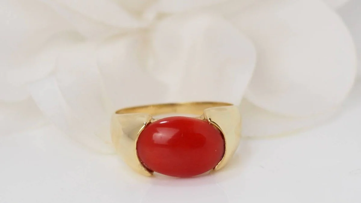 Bague en or jaune et Corail en cabochon - Image 6