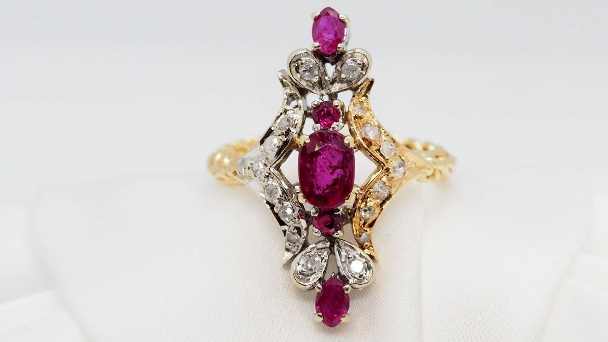 Bague Marquise En Or Bicolore, Rubis Et Diamants - Image 3