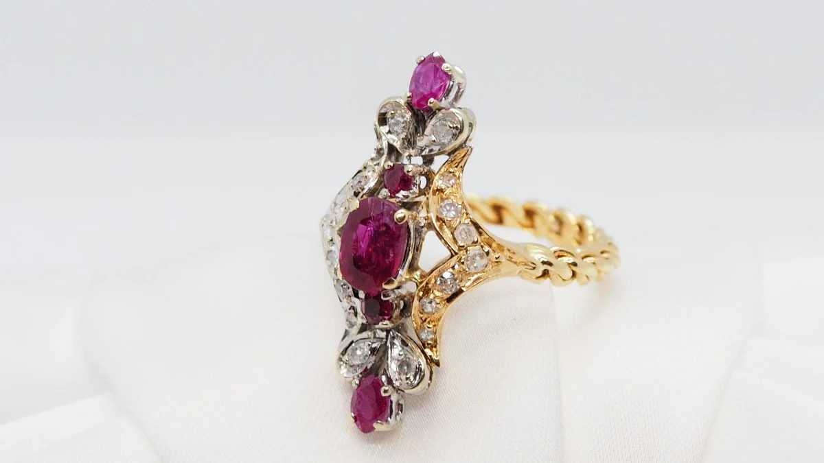 Bague Marquise En Or Bicolore, Rubis Et Diamants - Image 4