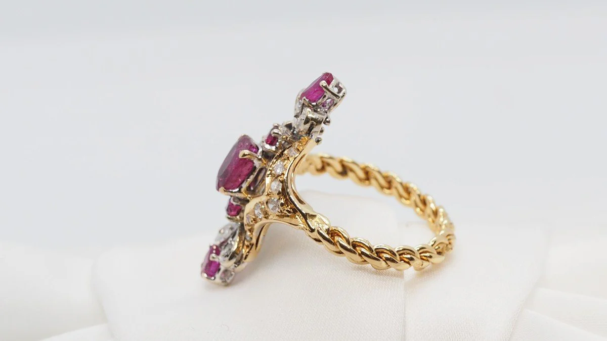 Bague Marquise En Or Bicolore, Rubis Et Diamants - Image 6