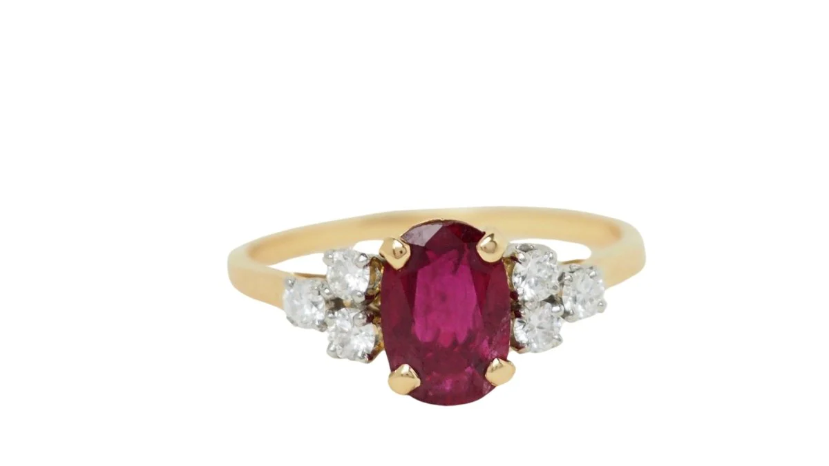 Bague en or jaune rubis et diamants