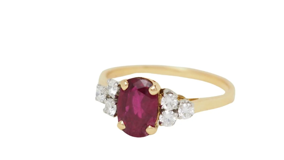 Bague en or jaune rubis et diamants - Image 4