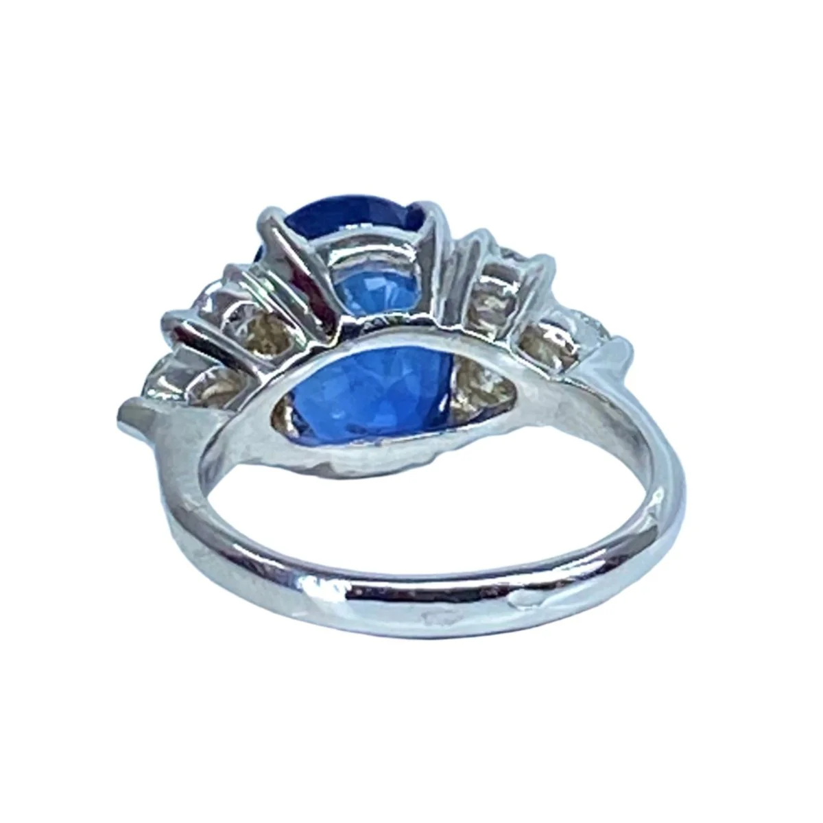 Bague Entourage en or blanc, saphir Birman et diamants - Image 5