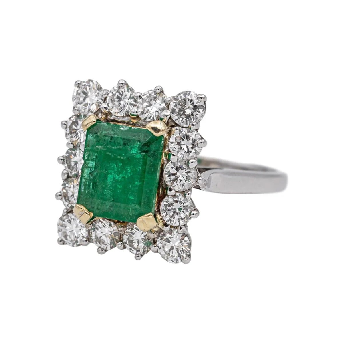 Bague Entourage en or blanc, or jaune, émeraude et diamants - Image 3