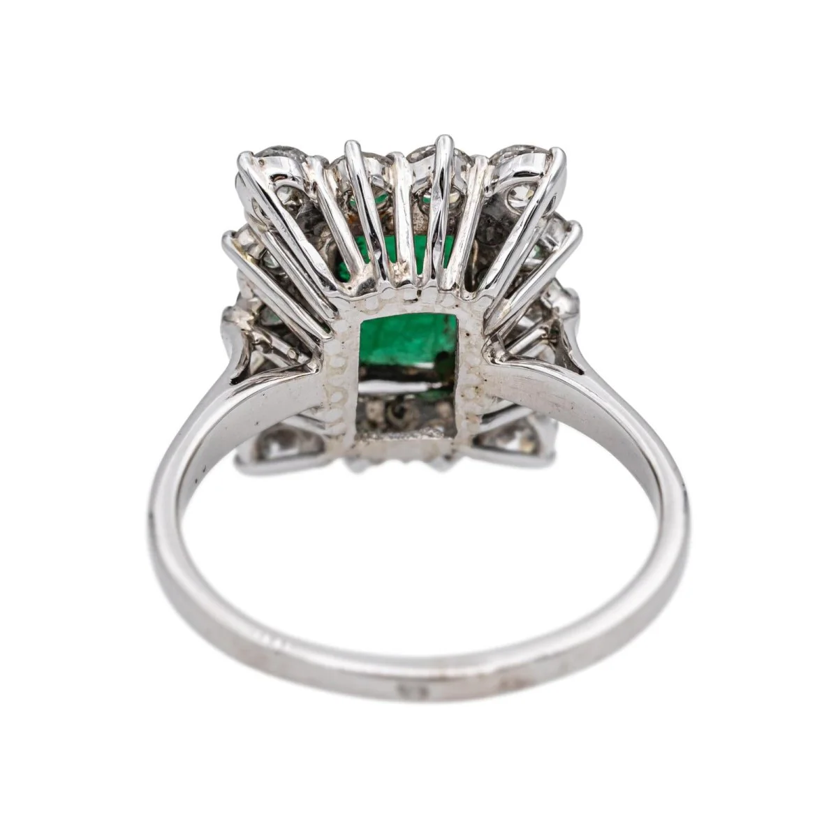 Bague Entourage en or blanc, or jaune, émeraude et diamants - Image 5