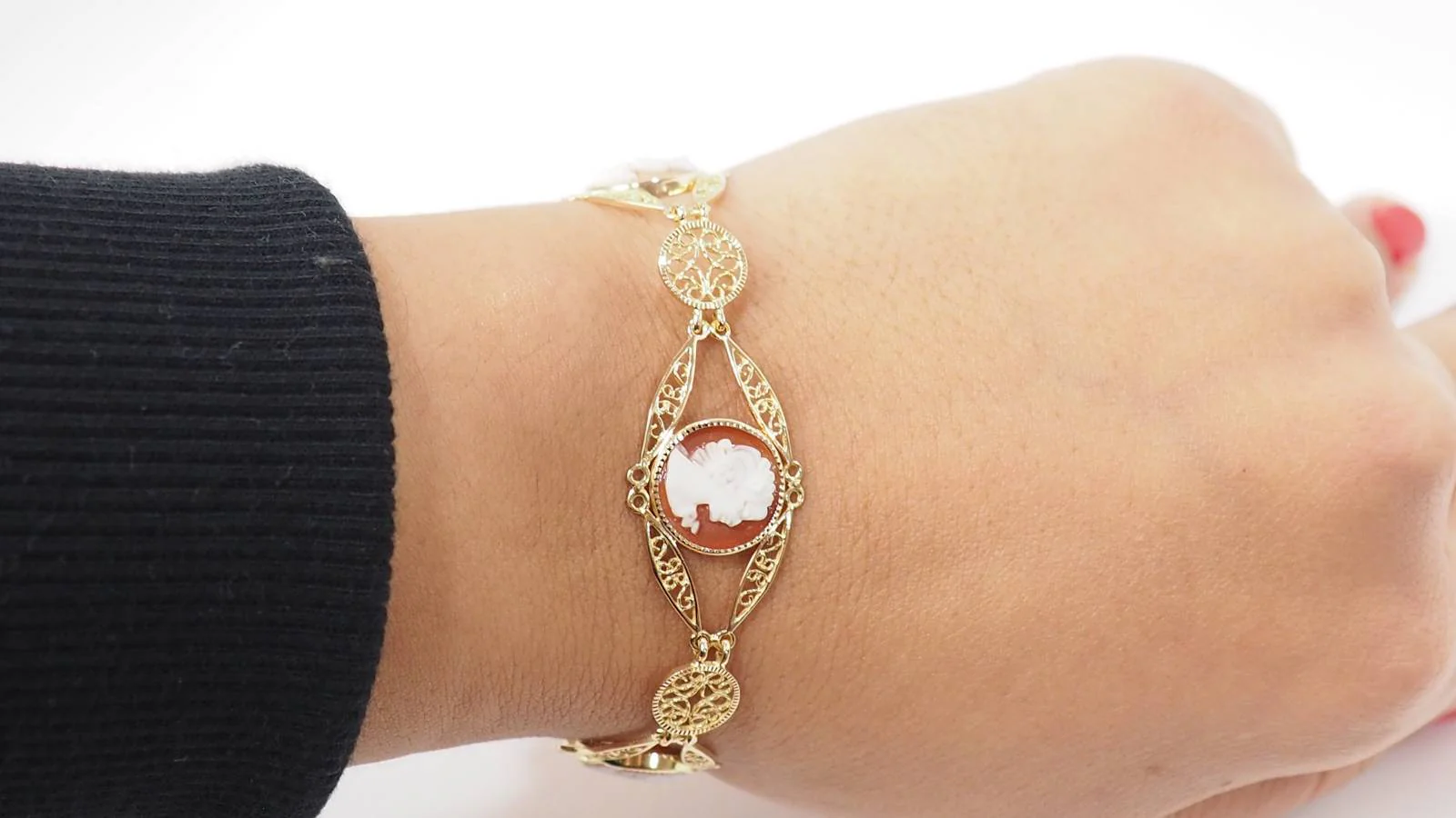 Bracelet filigrané en or jaune et camées - Image 2