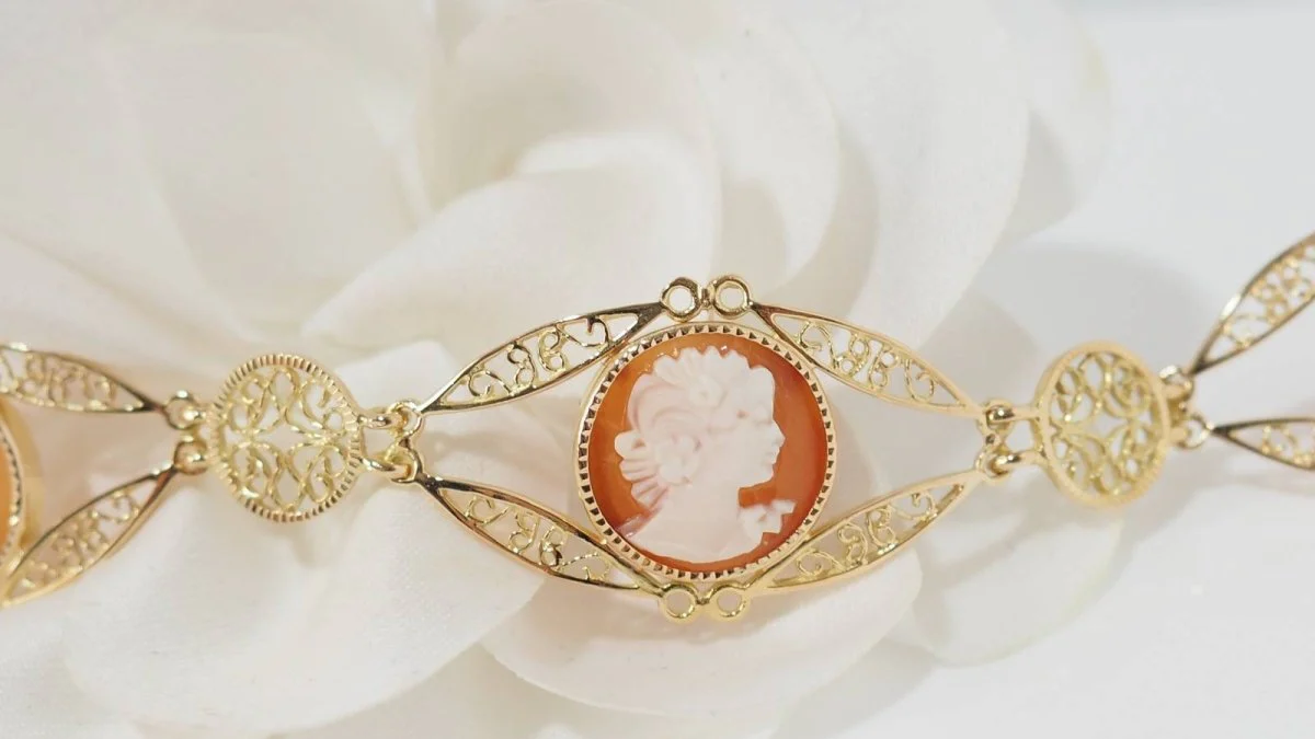 Bracelet filigrané en or jaune et camées - Image 5