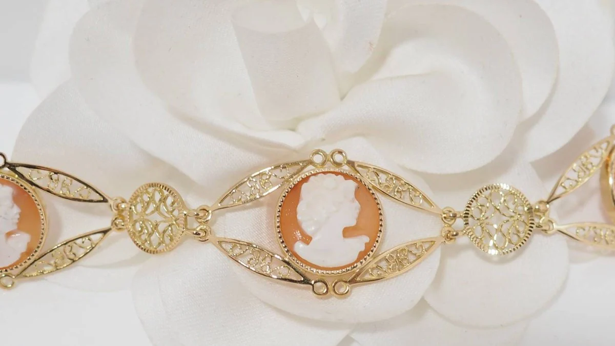 Bracelet filigrané en or jaune et camées - Image 8