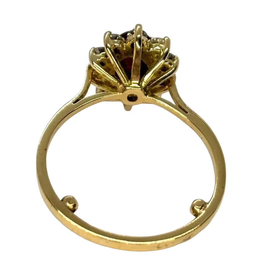 Bague Marguerite en or jaune, rubis, et diamants - Image 4