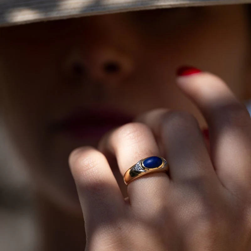 Bague VAN CLEEF & ARPELS en or jaune, lapis-lazuli et diamants - Image 2