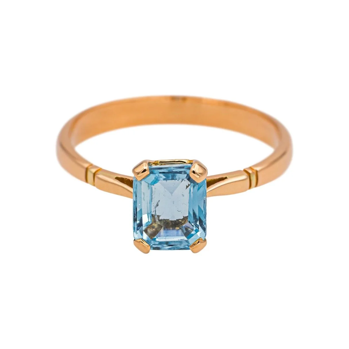 Bague Solitaire en or rose et aigue-marine