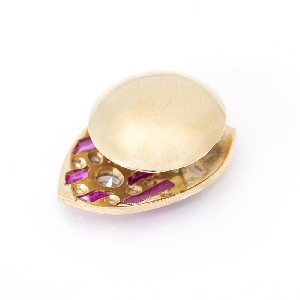 Broche Clip en or, rubis, émail et diamants - Image 3