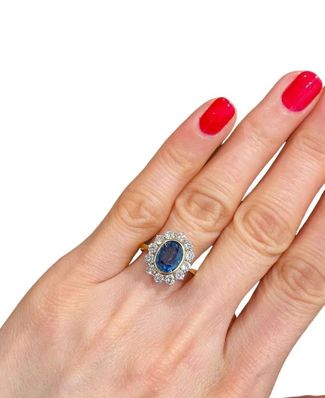 Bague Pompadour, en or 18k, saphir et diamants - Image 3