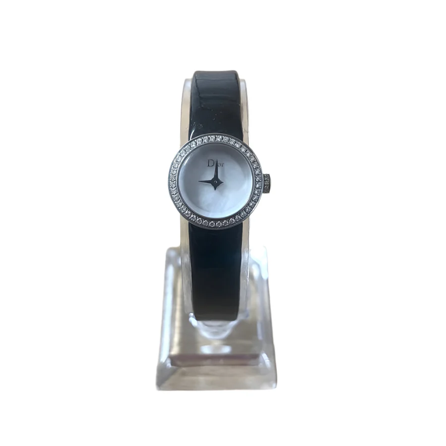 Dior montre la mini D de Dior