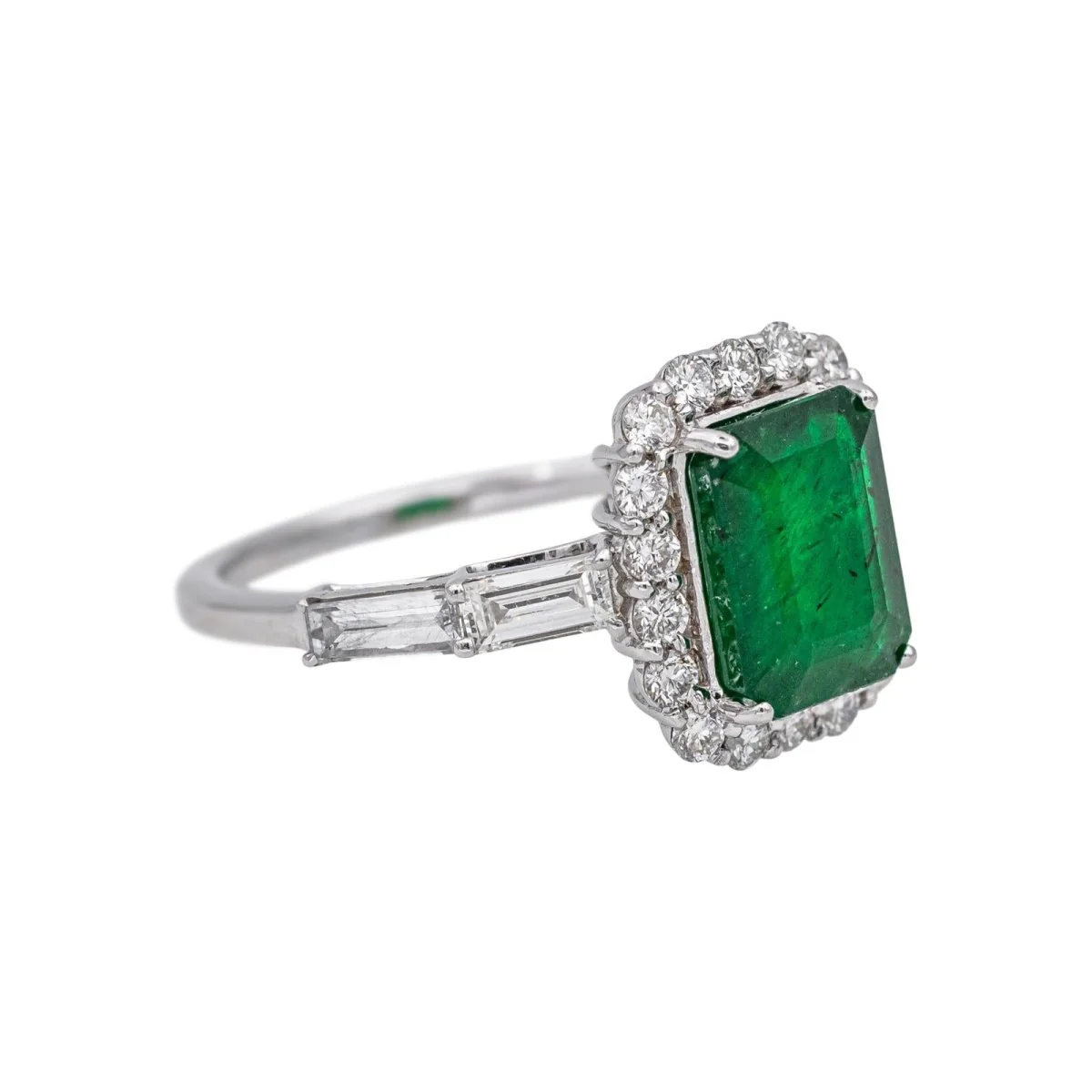 Bague Entourage en or blanc, émeraude et diamants - Image 6