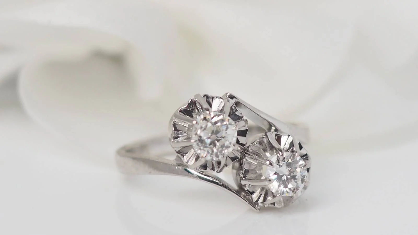 Bague Toi et Moi en or gris et diamants - Image 4