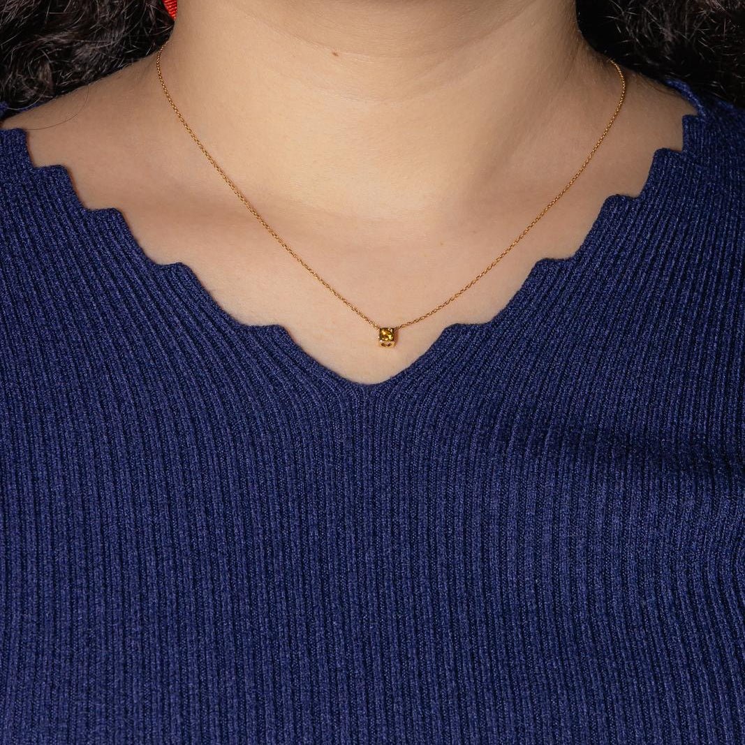Collier Pendentif DINH VAN "Cube" en or jaune et saphir - Image 2