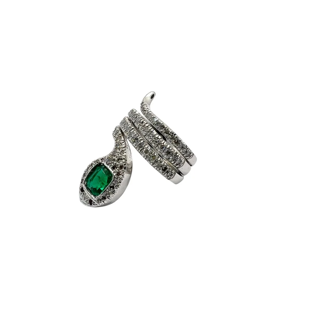Bague Pavée en or blanc, rubis, émeraude et diamants - Image 2
