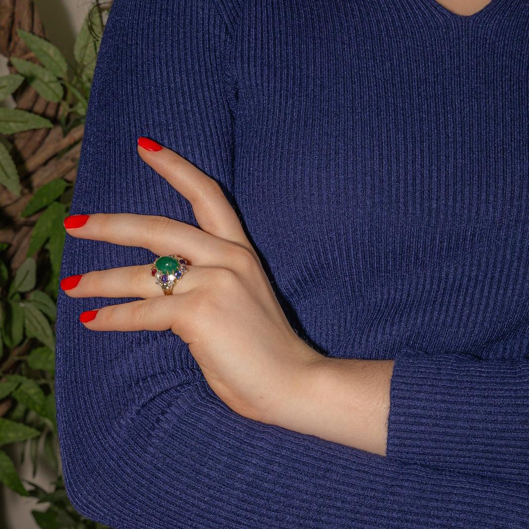 Bague Cocktail en or jaune, émeraude, saphirs, rubis, topazes et diamants - Image 2