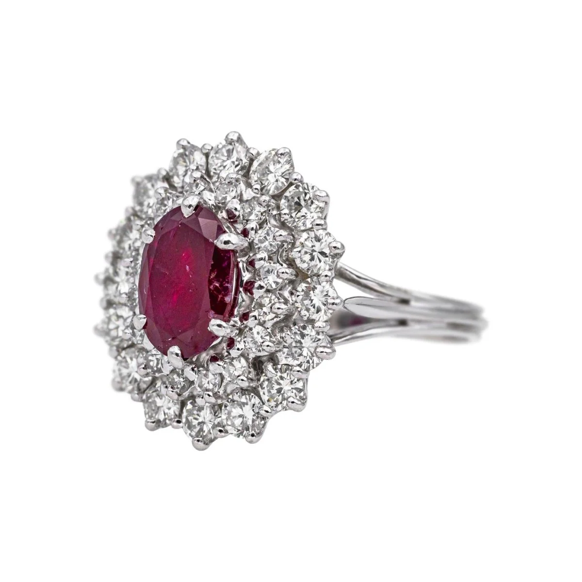 Bague Entourage en or blanc, rubis et diamants - Image 3