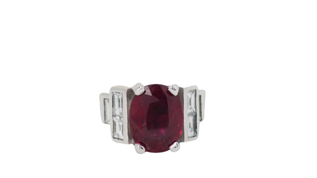 Bague en or blanc rubis et diamants