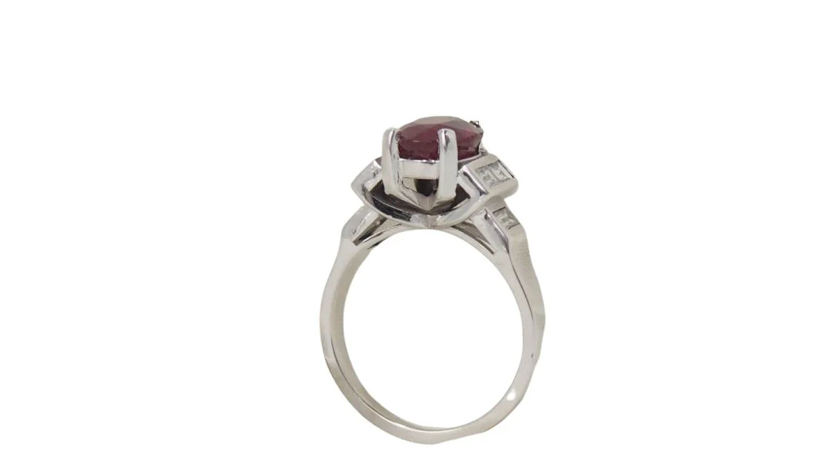 Bague en or blanc rubis et diamants - Image 2