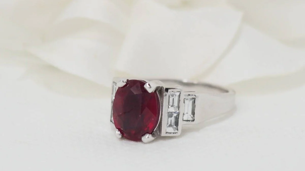 Bague en or blanc rubis et diamants - Image 6