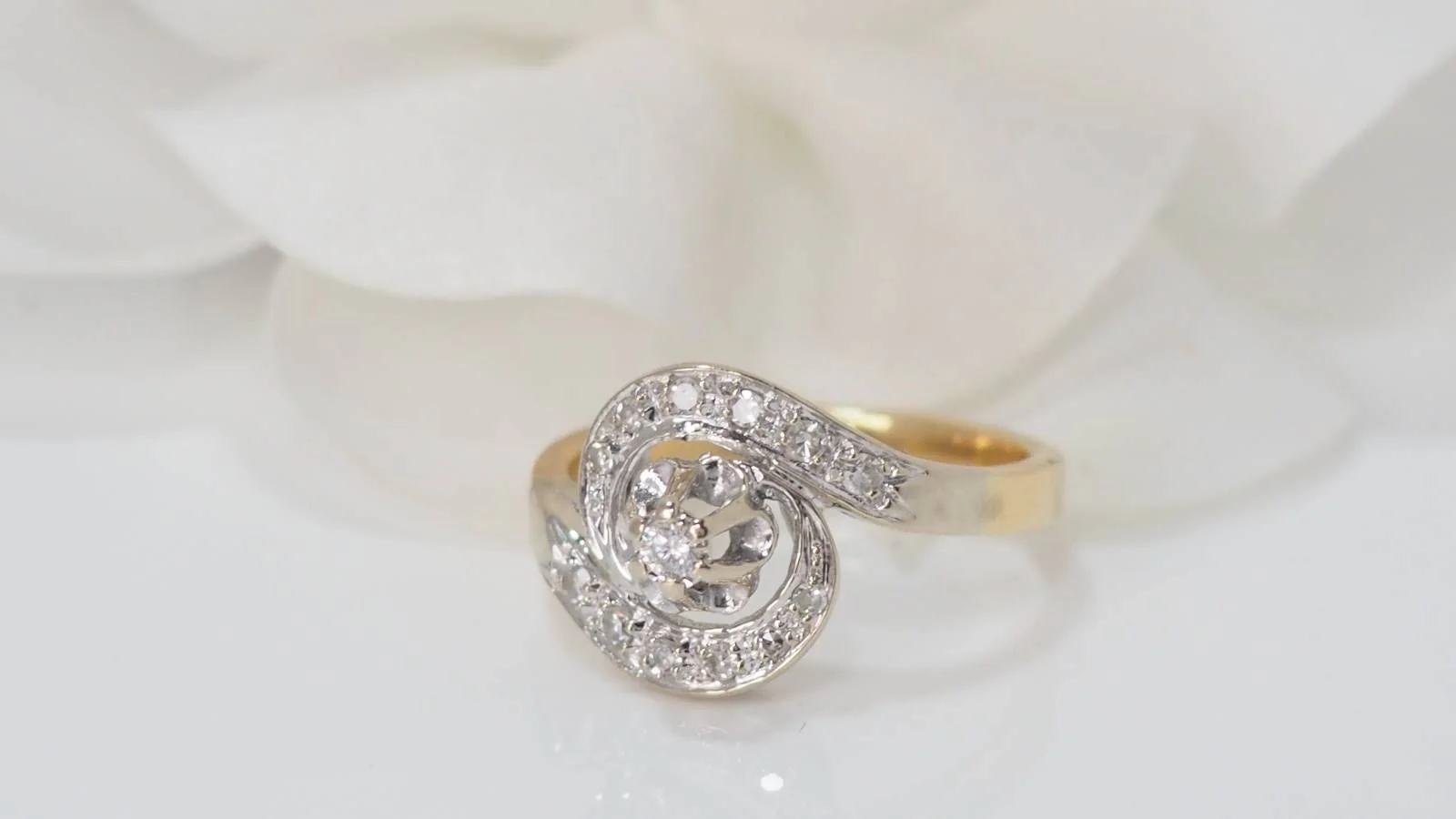 Bague en or bicolore et diamants - Image 5