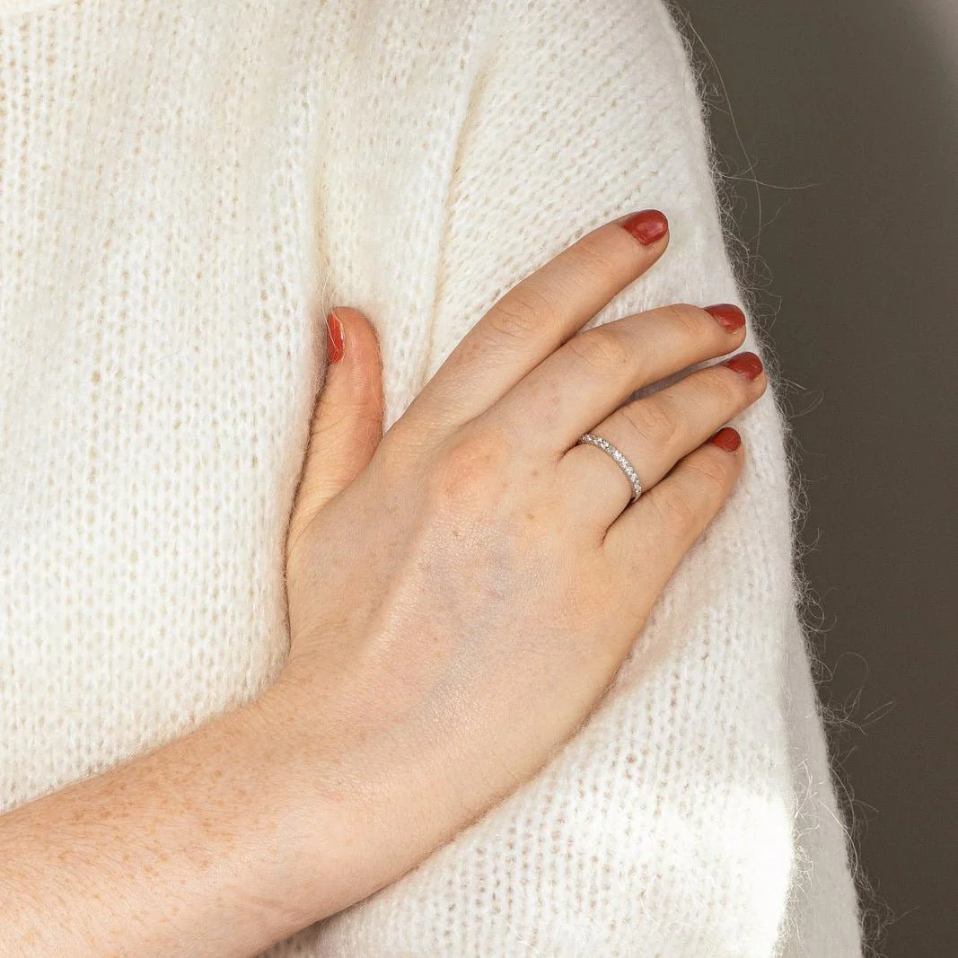 Bague Alliance en or blanc et diamants - Image 2